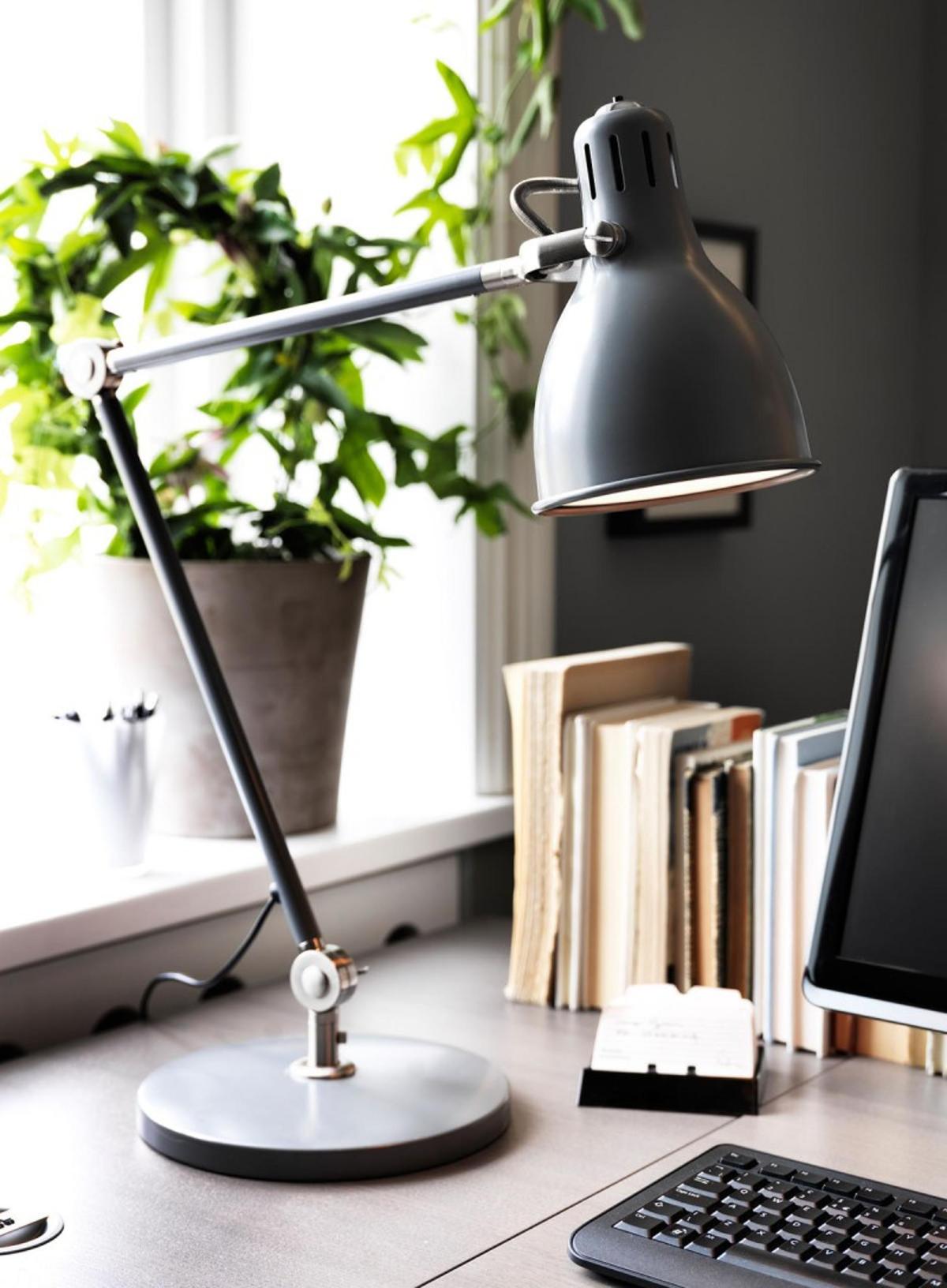 10 mẫu đèn tạo cảm hứng cho bàn làm việc tại gia