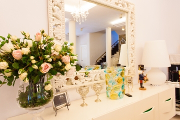 Góc tủ trang trí Villa 2 tầng đơn lập Mỹ Phú 1A