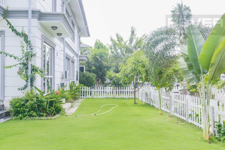 Sân vườn với thảm cỏ xanh mát mắt Villa sân vườn hướng Tây Bắc Thủ Đức Garden Homes