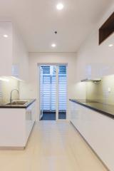 Hành lang dẫn ra sân phơi Căn hộ tầng cao B2 Sarimi Sala Đại Quang Minh