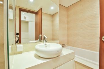 Phòng tắm hiện đại C1-07.07 Vinhomes Central Park