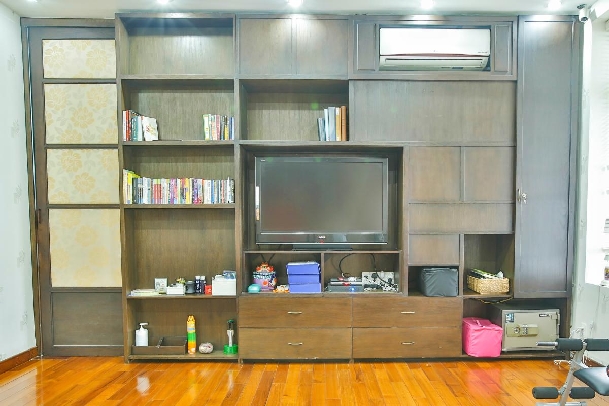 Kệ TV phòng ngủ 1 Villa sân vườn Nam Thông 3