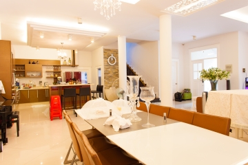 Khu vực bàn ăn rộng rãi Villa 2 tầng đơn lập Mỹ Phú 1A