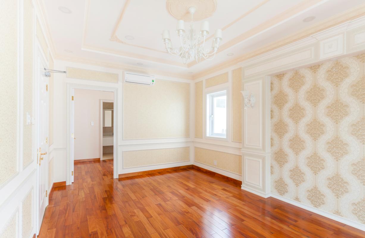 Phòng ngủ với sàn gỗ Villa 3 tầng Thảo Điền compound