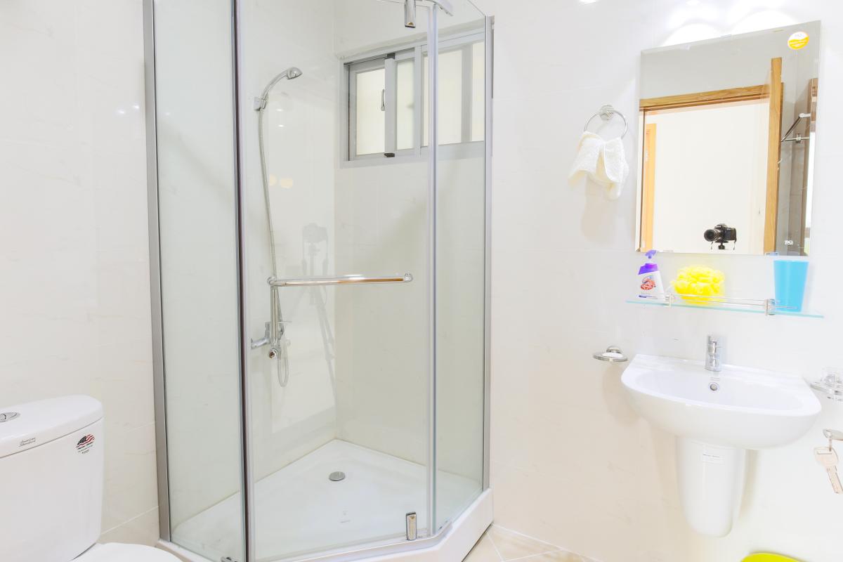 Buồng tắm đứng Căn hộ J6 Star Hill