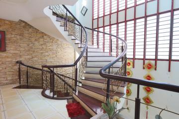 Cầu thang Nhà 3,5 tầng hẻm Phan Xích Long Phú Nhuận