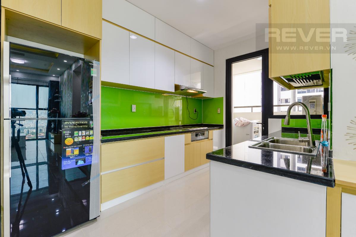 Phòng bếp có đầy đủ trang thiết bị bếp hiện đại Căn góc hướng Tây Nam tầng cao tháp A The Ascent