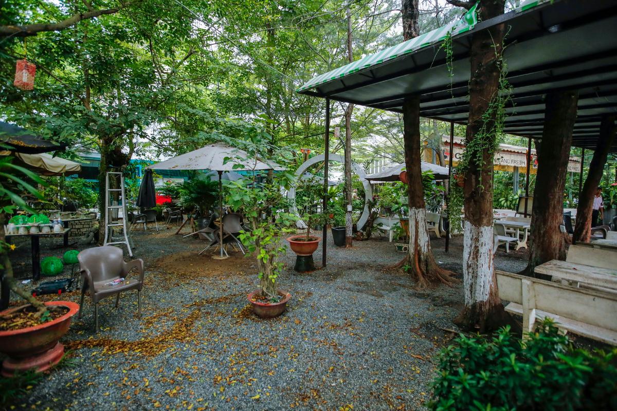 Quán cà phê sân vườn đối diện căn nhà Nhà 3 tầng mặt tiền D48 Nam Long