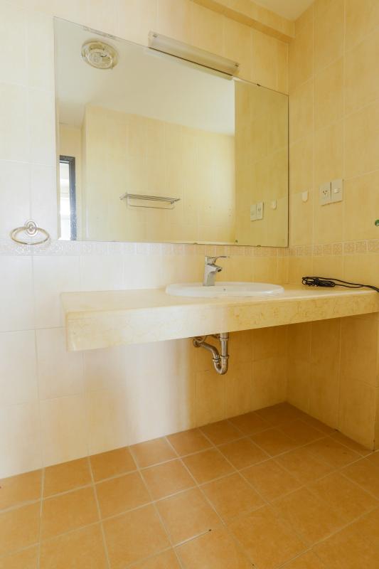 Khu vực lavapo của phòng tắm chính Căn góc trung tầng tháp BC Cảnh Viên 2