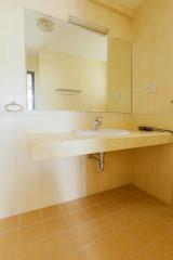 Khu vực lavapo của phòng tắm chính Căn góc trung tầng tháp BC Cảnh Viên 2