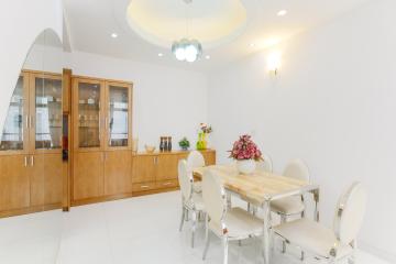 Phòng ăn hiện đại Căn hộ J6 Star Hill