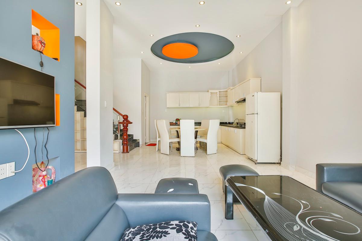 View nhìn từ cửa ra vào Nhà 4 tầng Tống Hữu Định Thảo Điền