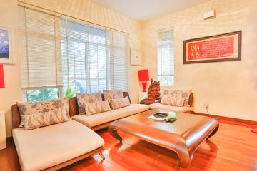 Bộ bàn ghế phòng khách khá độc đáo Villa sân vườn Nam Thông 3