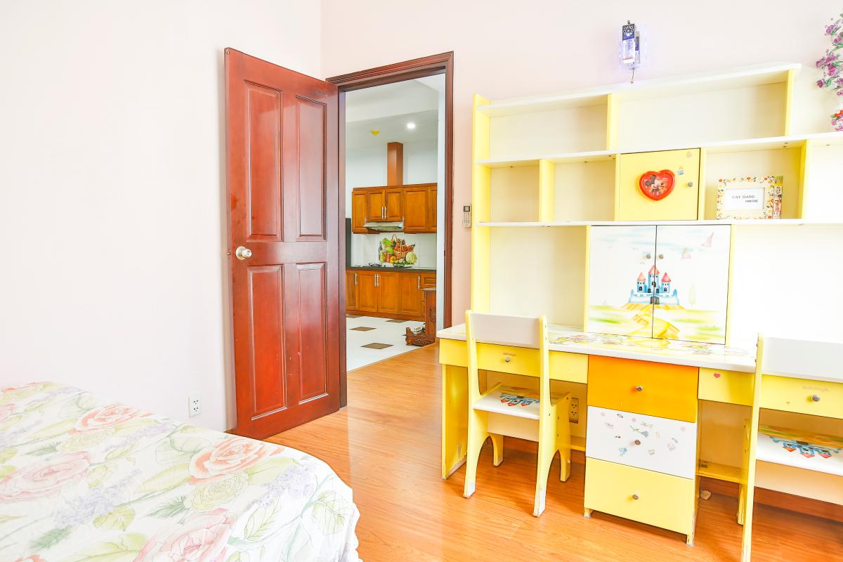 Góc bàn học tập ở phòng ngủ 1 Căn hộ tầng cao B Lữ Gia Plaza
