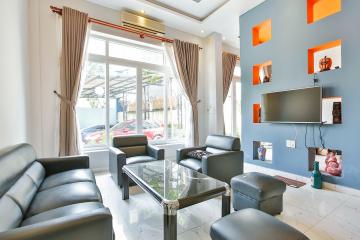 Nội thất phòng khách Nhà 4 tầng Tống Hữu Định Thảo Điền