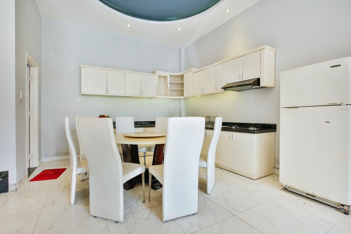 Phòng bếp Nhà 4 tầng Tống Hữu Định Thảo Điền