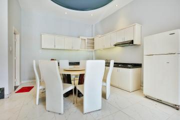 Phòng bếp Nhà 4 tầng Tống Hữu Định Thảo Điền