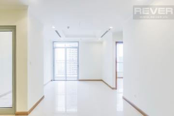 Phòng khách có ban công view hướng Nam Căn hộ tầng cao C3 Vinhomes Central Park