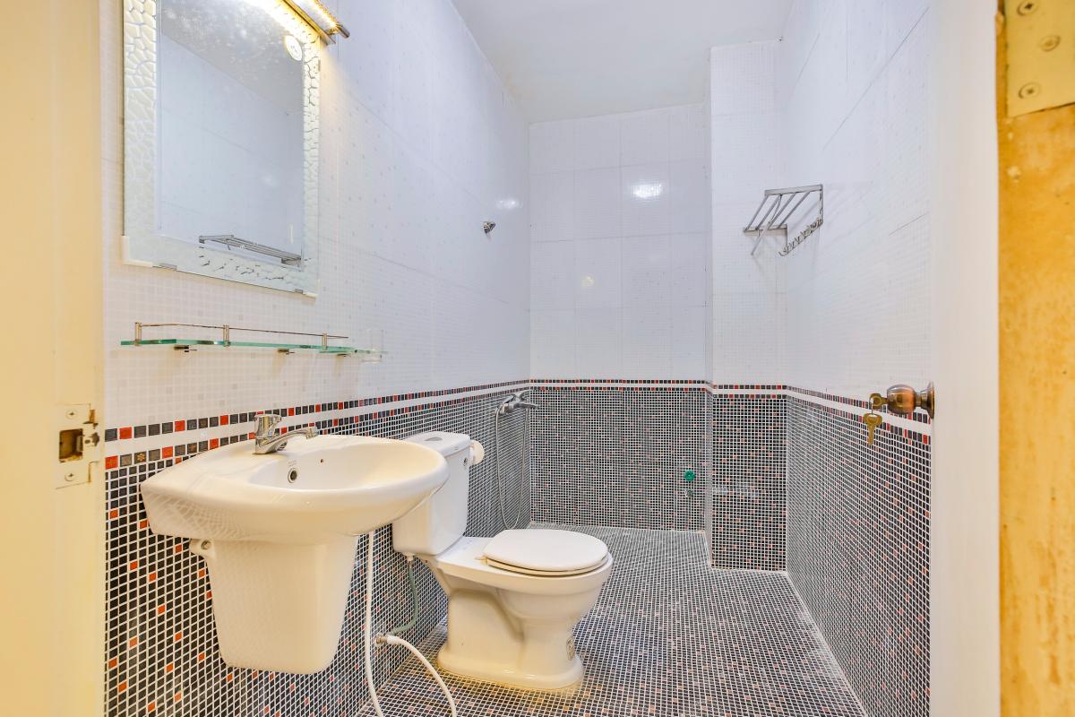 Phòng tắm Nhà 4 tầng Tống Hữu Định Thảo Điền