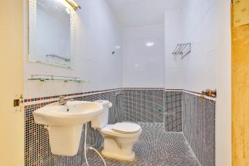 Phòng tắm Nhà 4 tầng Tống Hữu Định Thảo Điền