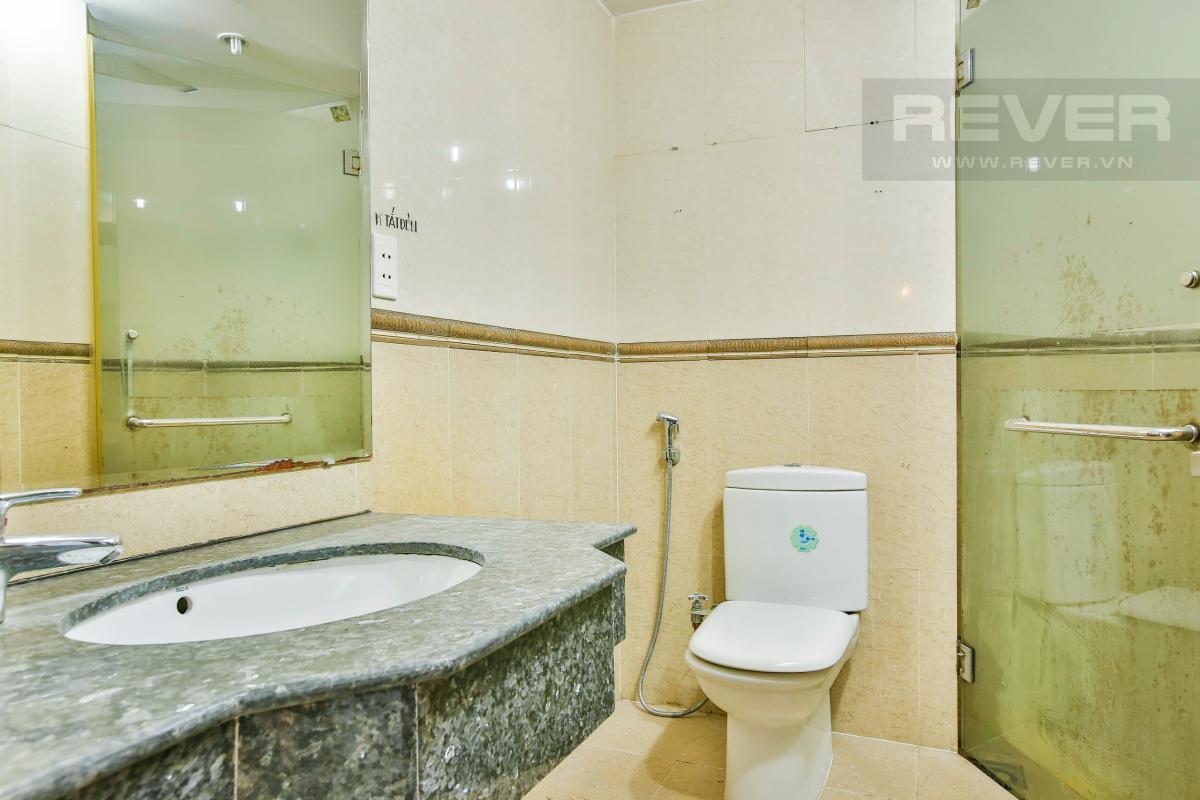 Phòng tắm Nhà 4 tầng Nguyễn Văn Hưởng