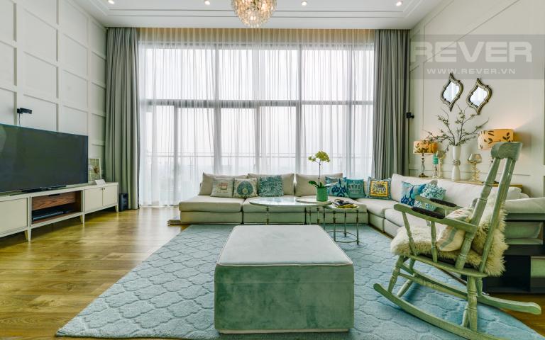 Ghế bập bềnh ở phòng khách chính Penthouse Riviera Point hướng Tây Nam tháp T3