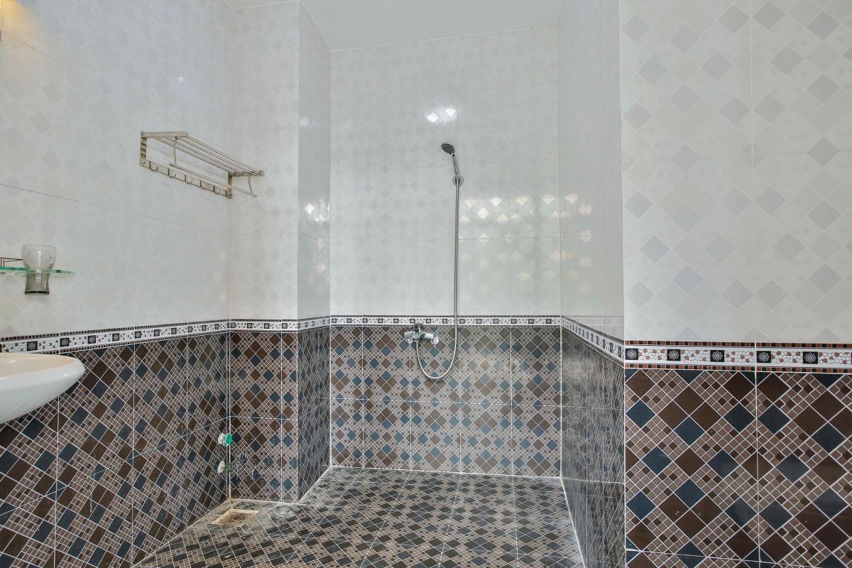 Phòng tắm Nhà 4 tầng Tống Hữu Định Thảo Điền