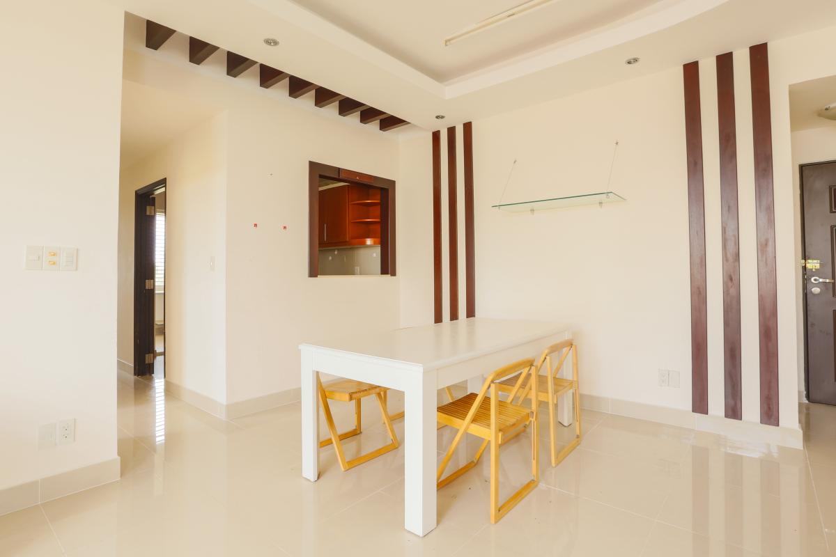 Khu vực phòng ăn gần phòng bếp và cửa chính hướng Nam Căn góc trung tầng tháp BC Cảnh Viên 2