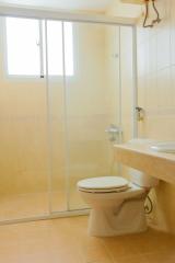 Buồng tắm của phòng tắm chính Căn góc trung tầng tháp BC Cảnh Viên 2