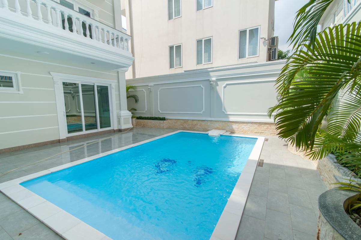 Hồ bơi phía sau Villa 3 tầng Thảo Điền compound