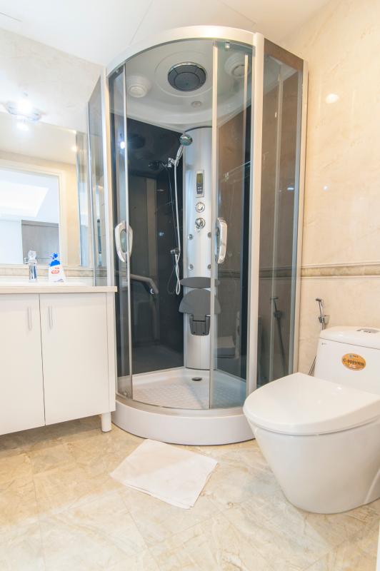 Bồn tắm thủy lực Căn hộ Đông Bắc trung tầng TC1 Tropic Garden