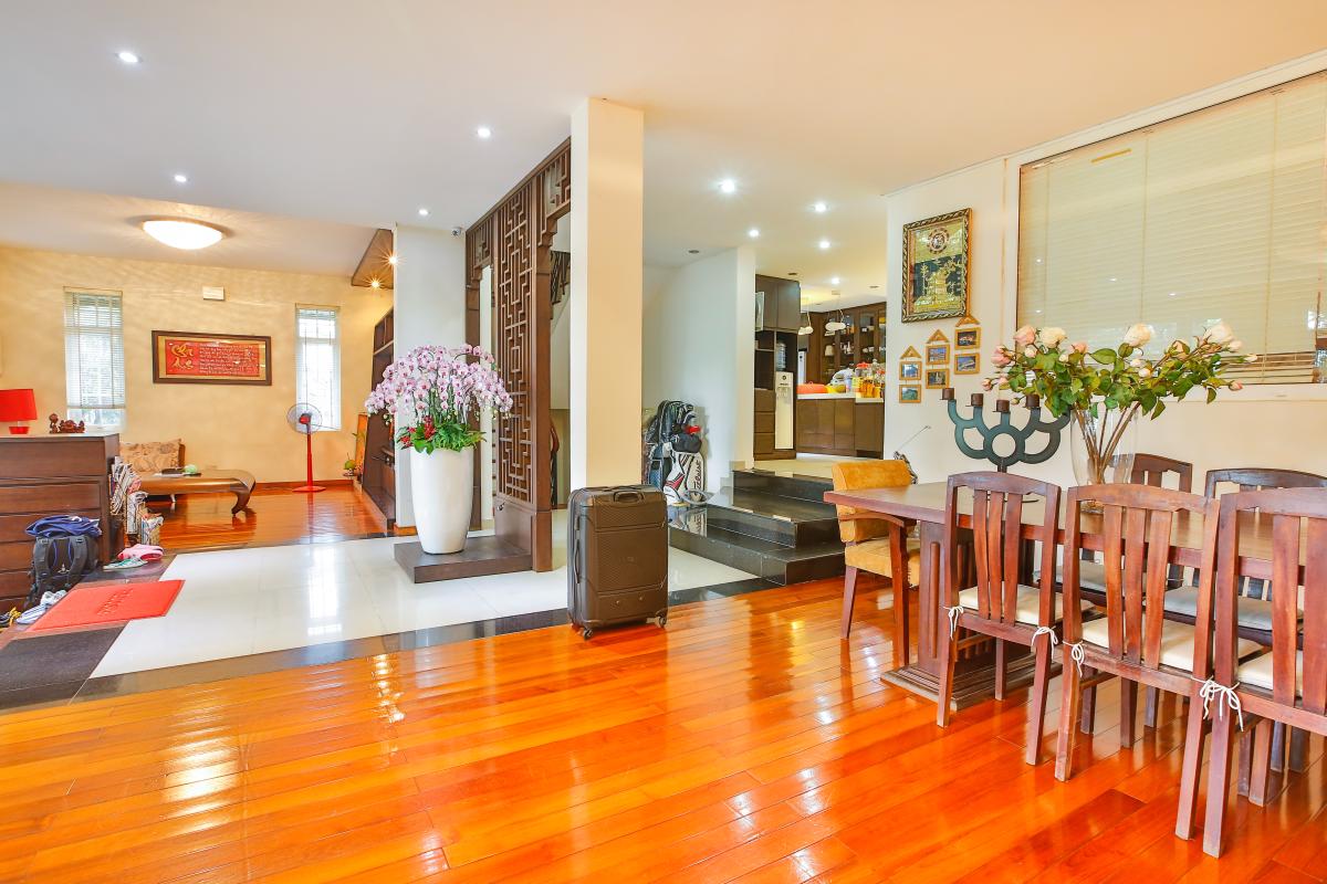 Bàn ăn Villa sân vườn Nam Thông 3