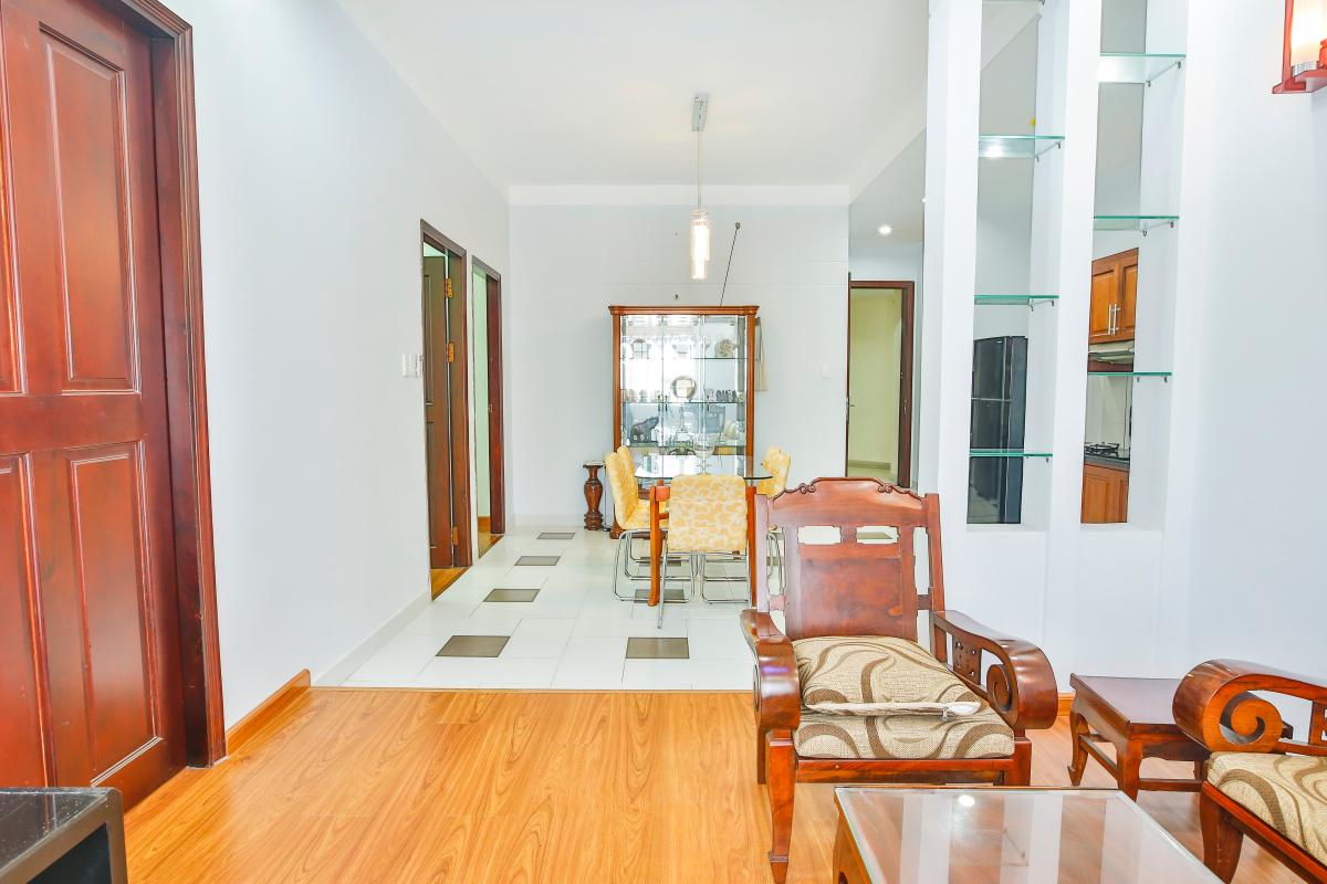 Phòng khách có thiết kế nâng sàn Căn hộ tầng cao B Lữ Gia Plaza