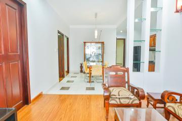 Phòng khách có thiết kế nâng sàn Căn hộ tầng cao B Lữ Gia Plaza