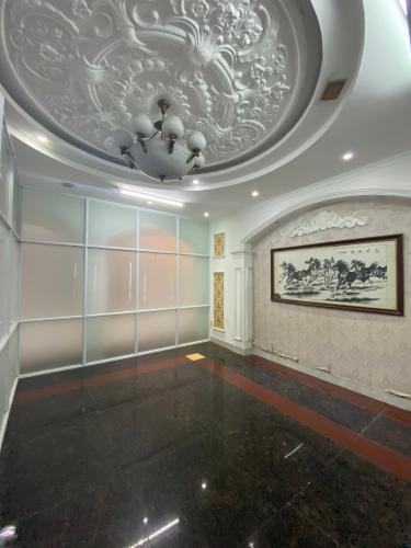 Phòng nhà phố Mai Văn Ngọc, Phú Nhuận Nhà mặt tiền Phú Nhuận, diện tích rộng, nội thất cơ bản.