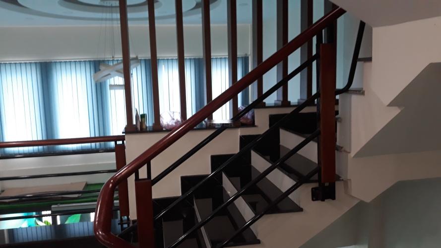 Cầu thang nhà phố Hiệp Bình Phước, Thủ Đức Nhà phố hẻm hướng Tây Bắc, đầy đủ nội thất, sổ hồng riêng.