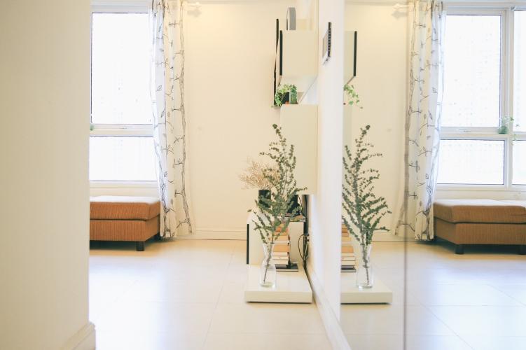 Phòng khách The Manor Quận Bình Thạnh Căn hộ The Manor tầng thấp, ban công hướng Nam.