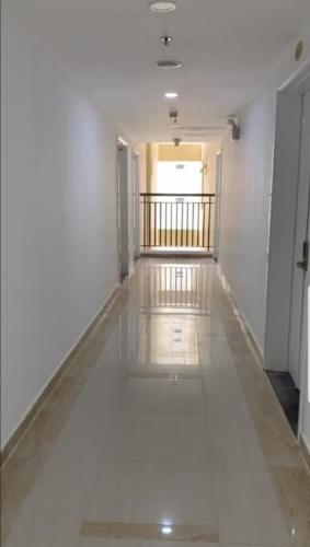 Hành lang khu căn hộ SAIGON MIA Bán căn hộ Saigon Mia 1PN, diện tích 50m2, nội thất cơ bản, ban công hướng Tây, view thoáng