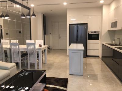 Phòng khách căn hộ VINHOMES GOLDEN RIVER Bán căn hộ Vinhomes Golden River 2PN, diện tích 78m2, đầy đủ nội thất, view sông Sài Gòn và Bitexco
