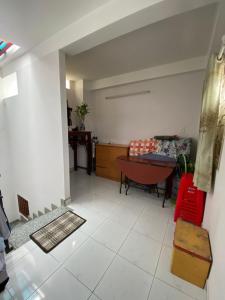 Bên trong nhà phố Lý Phục Man, Quận 7 Nhà phố hẻm xe hơi, diện tích 67.8m2, bàn giao sổ hồng riêng.