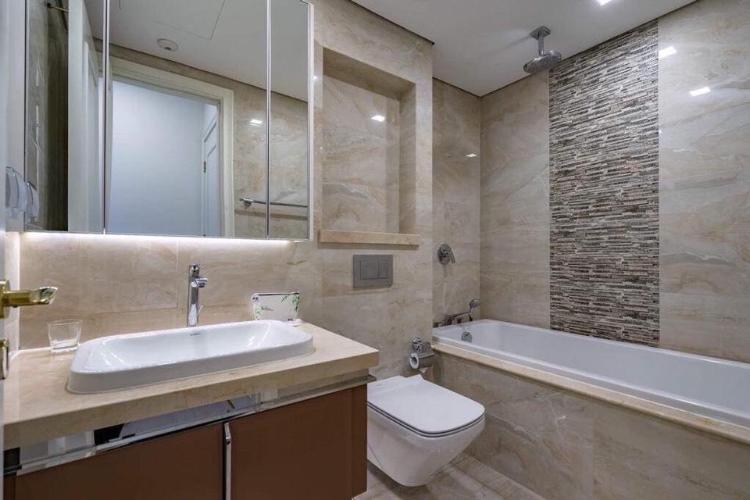 Toilet Căn hộ Vinhomes Golden River Ba Son Cho thuê căn hộ Vinhomes Golden River tầng 34, đầy đủ nội thất, view thành phố và Landmark 81
