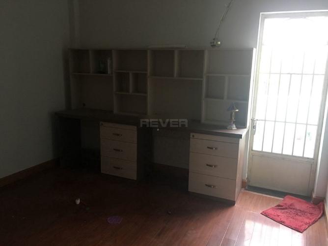 Bên trong nhà phố Tân Bình Nhà phố Tân Bình bàn giao nội thất cơ bản, nhà hướng Đông Bắc.