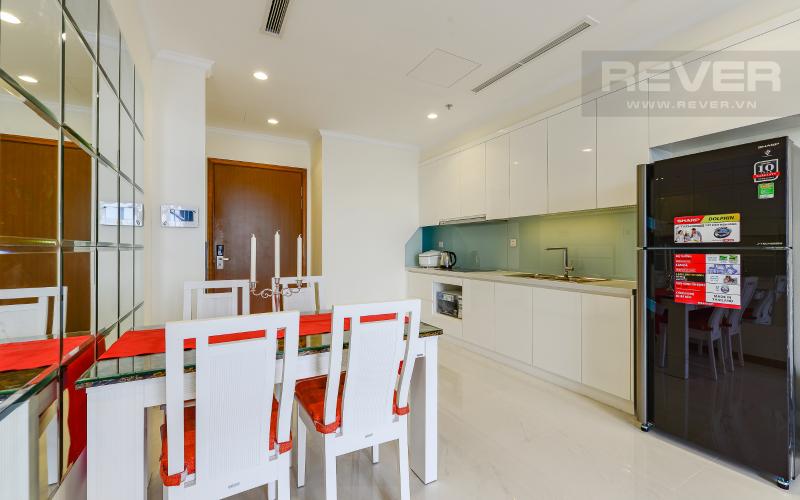 Bàn ăn Căn hộ Vinhomes Central Park tầng cao Landmark 2 đầy đủ nội thất