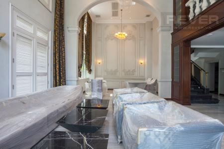 Phòng khách biệt thự Nhà Bè Bán hoặc cho thuê biệt thự KDC Kim Long, Nhà Bè, diện tích đất 10x21m, đầy đủ nội thất cao cấp, cửa hướng Nam