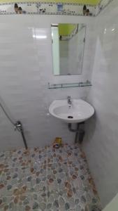 Toilet nhà phố Quận 4 Bán nhà hẻm Tôn Đản, phường 15, Quận 4, DT 54m2, sổ hồng chính chủ