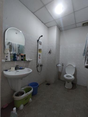 Toilet căn hộ PHÚ MỸ THUẬN Bán căn hộ Phú Mỹ Thuận tầng trung, diện tích 93m2 - 3 phòng ngủ, không có nội thất