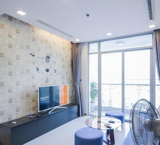 Phòng khách căn hộ Vinhomes Central Park Bán căn hộ 2 phòng ngủ Vinhomes Central Park, đầy đủ nội thất, view thành phố thoáng mát, sổ hồng đầy đủ.