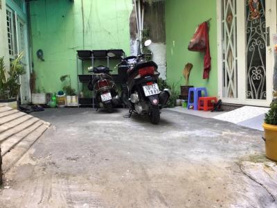 Bán nhà hẻm Q. Bình Thạnh cách Hàng Xanh 400m, sổ hồng chính chủ.