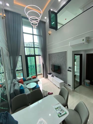 Phòng khách căn hộ Feliz en Vista Căn hộ Feliz En Vista nội thất cao cấp đầy đủ, tầng cao view thành phố