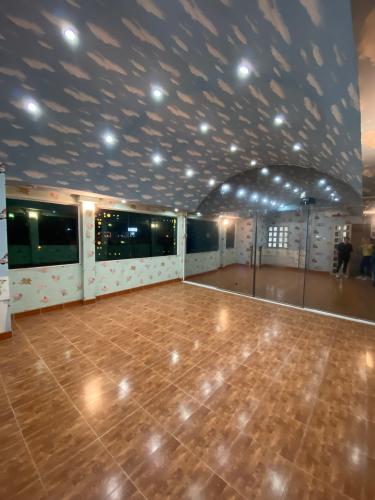 Phòng nhà phố Mai Văn Ngọc, Phú Nhuận Nhà mặt tiền Phú Nhuận, diện tích rộng, nội thất cơ bản.